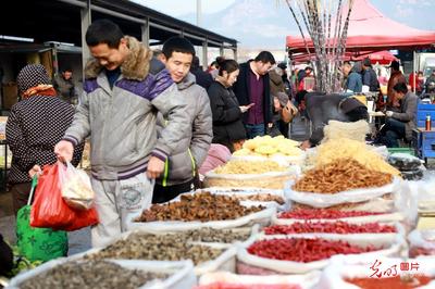 迎新春食品銷售紅火，佳節(jié)市場(chǎng)年味濃